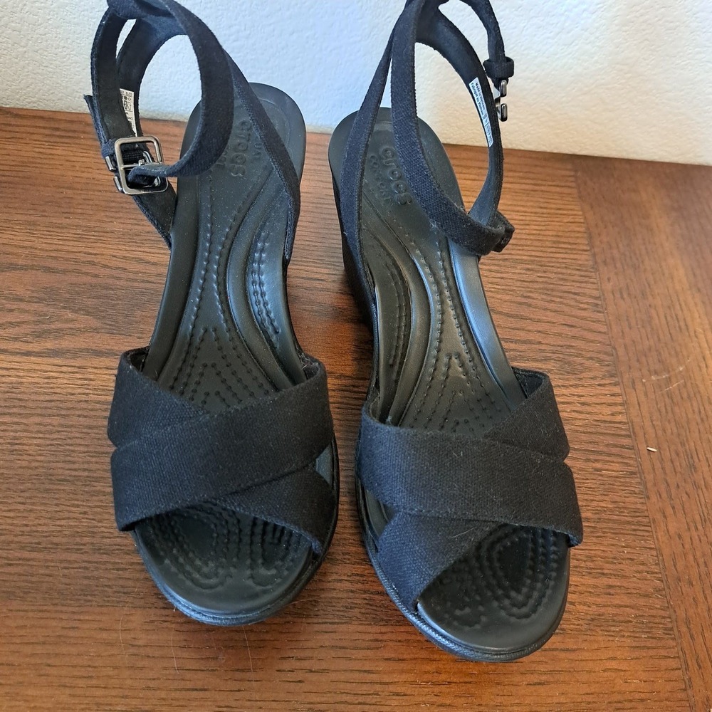 Crocs Leigh II Ankle Strap Wedge Sandals Black Women Size 6 Strappy Heel